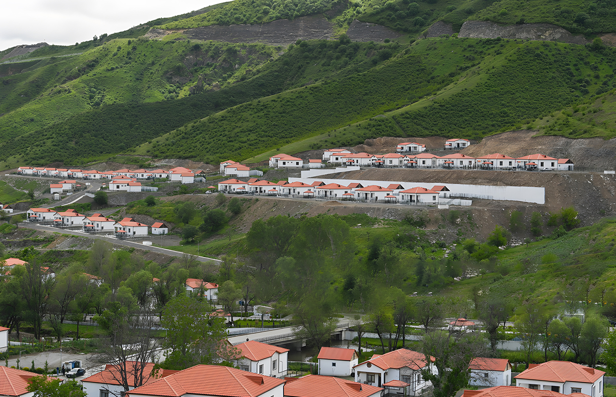  LAÇIN RAYONU ZABUX KƏNDİNDƏ 50 YERLİK UŞAQ BAXÇASI VƏ YAŞAYIŞ EVLƏRİNİN TİKİNTİSİ VƏ TƏMİRİ