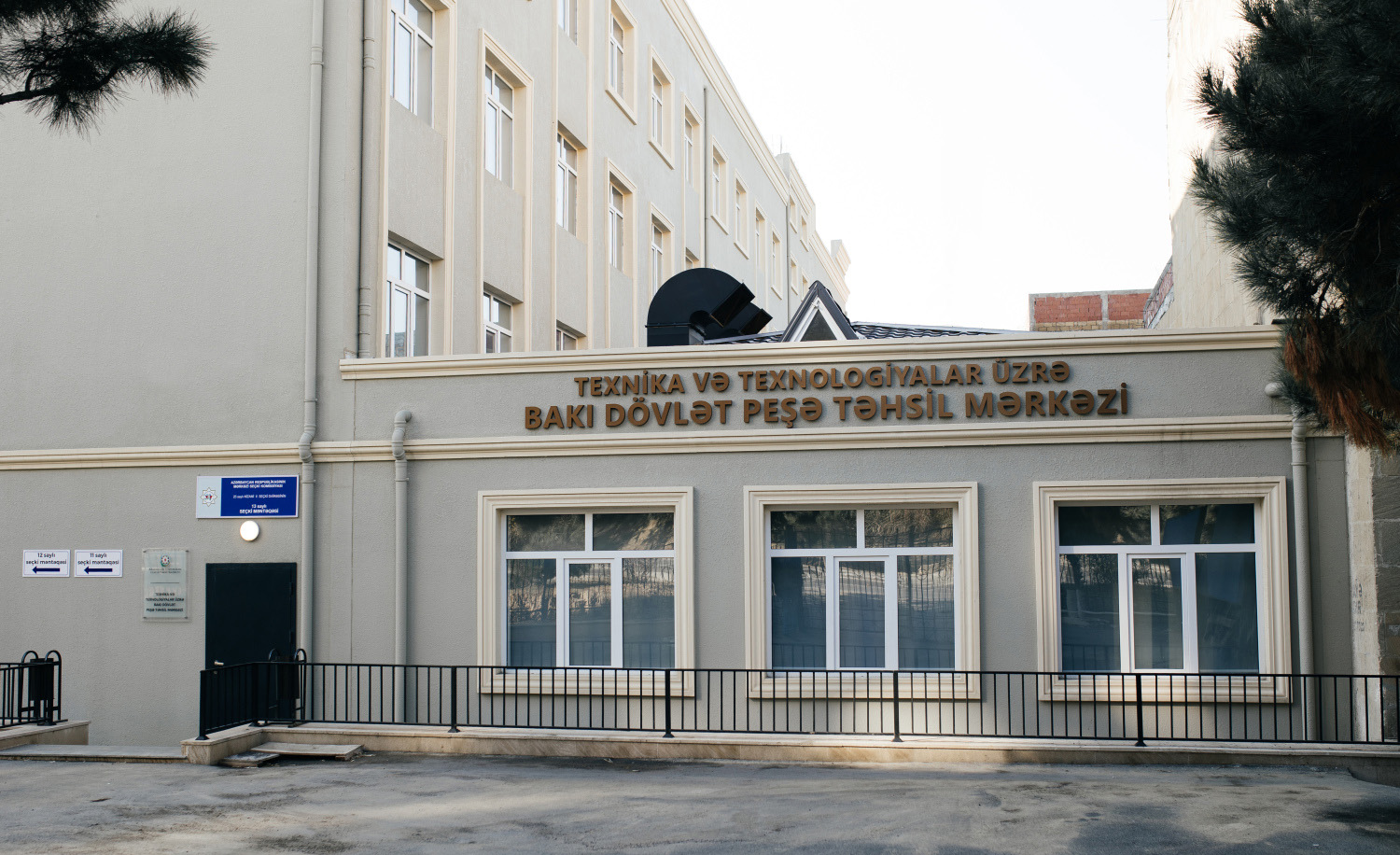 Qaradağ rayon Ələt qəsəbəsi 14 saylı Peşə məktəb